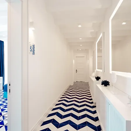 Maison Blu - Intimate Sorrent