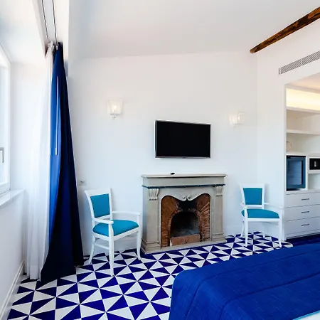 Maison Blu - Intimate Sorrent